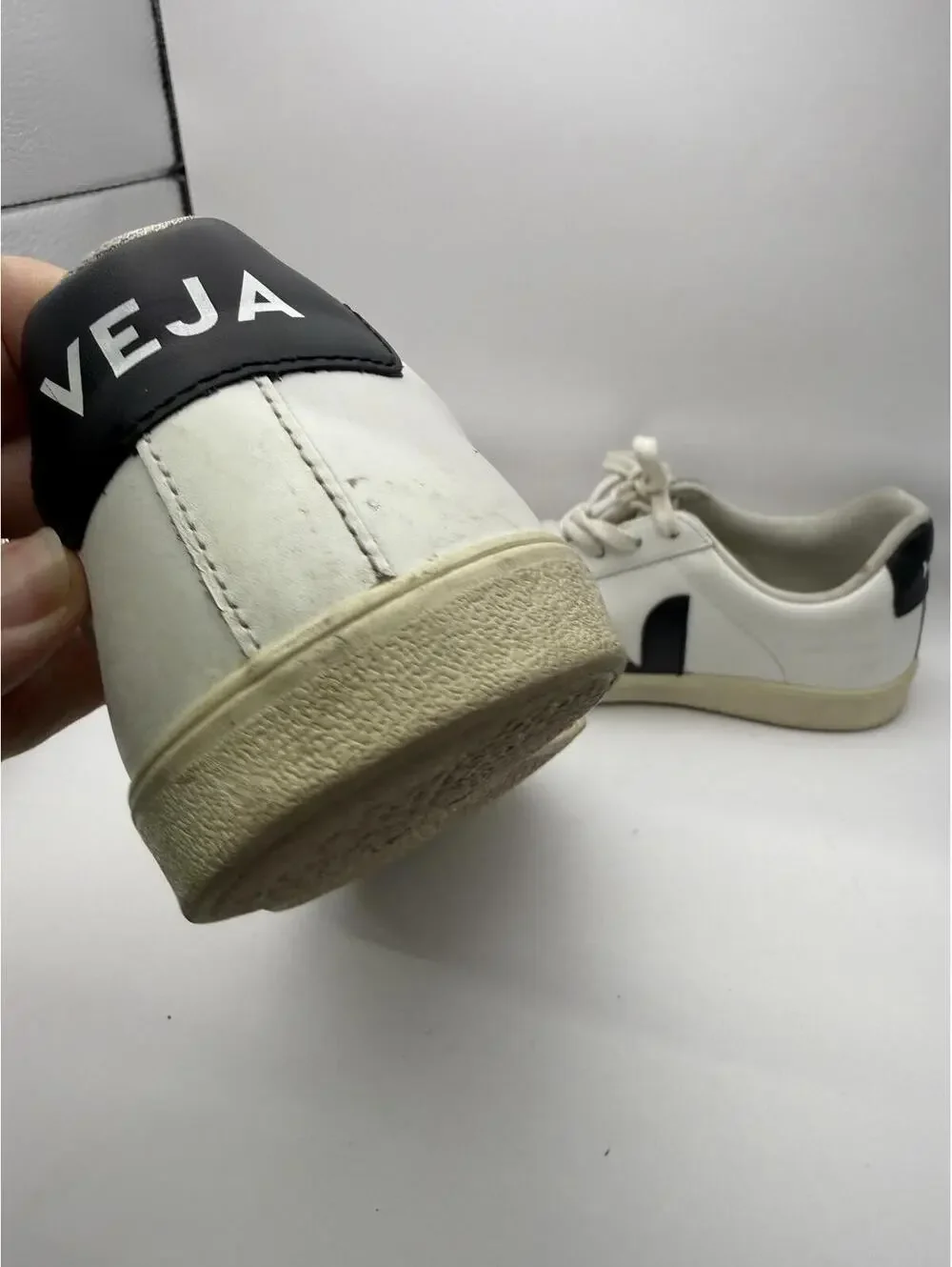 Veja White and Black Leather Sneakers Women's 5 Eu 36